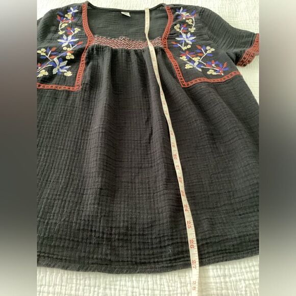 Old Navy M Boho top, black, floral embroidery - Picture 8 of 8